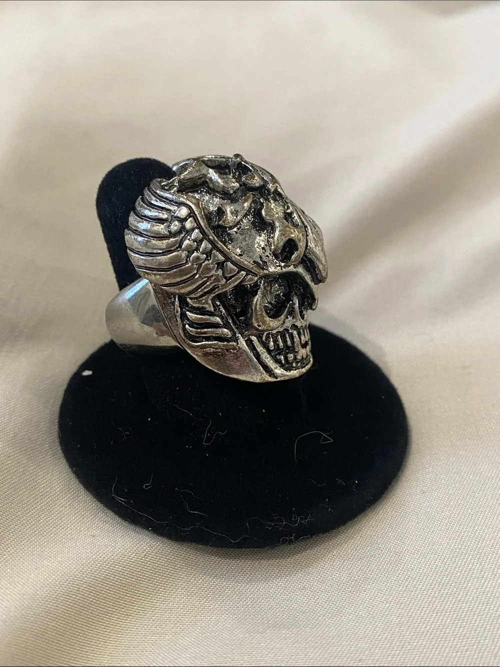 Large skull shape ring. One size